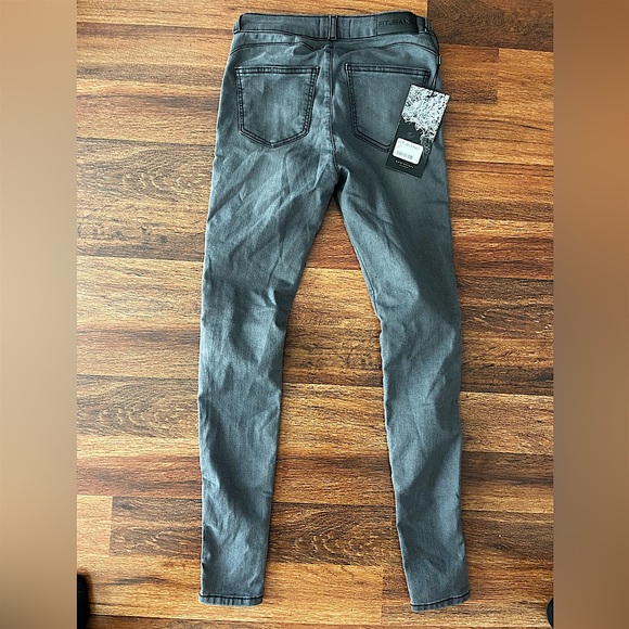 Never been worn grey 360 V2 wash FitJeans in size M - Picture 1 of 2